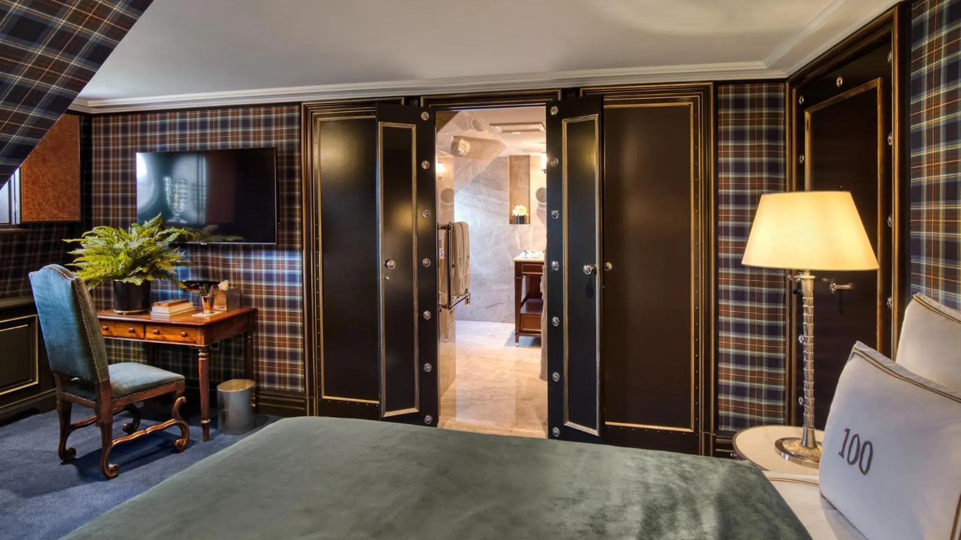 Hotell 100 Princes Street Edinburg