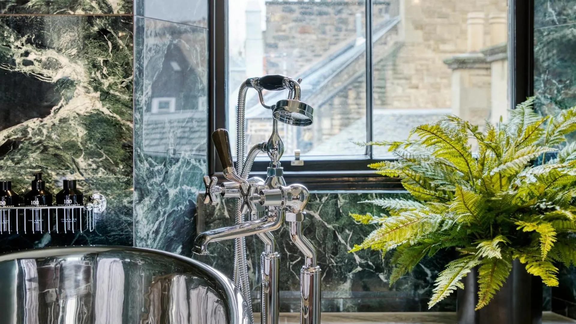 100 Princes Street Edinburgh 5*,