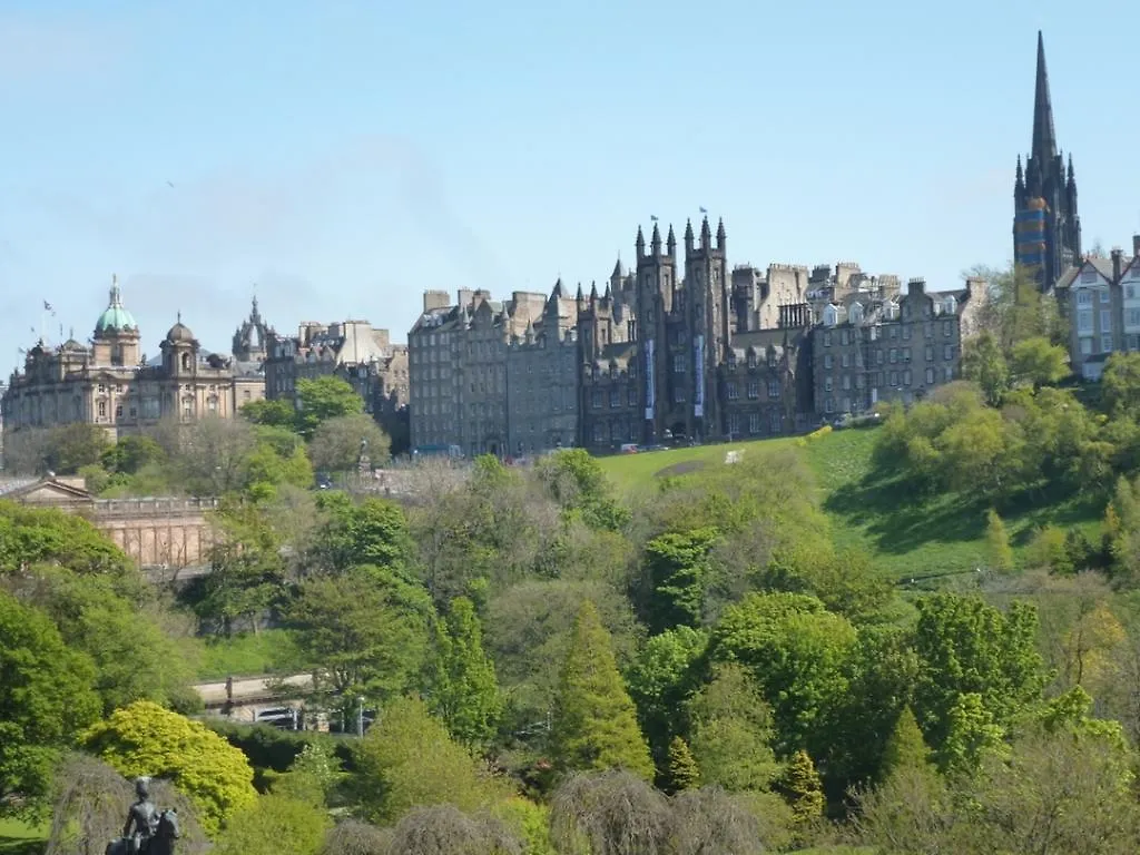 100 Princes Street Edinburgh 5*,
